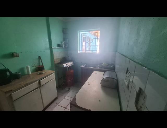 2 BEDROOM FREEHOLD FOR SALE IN LENTEGEUR